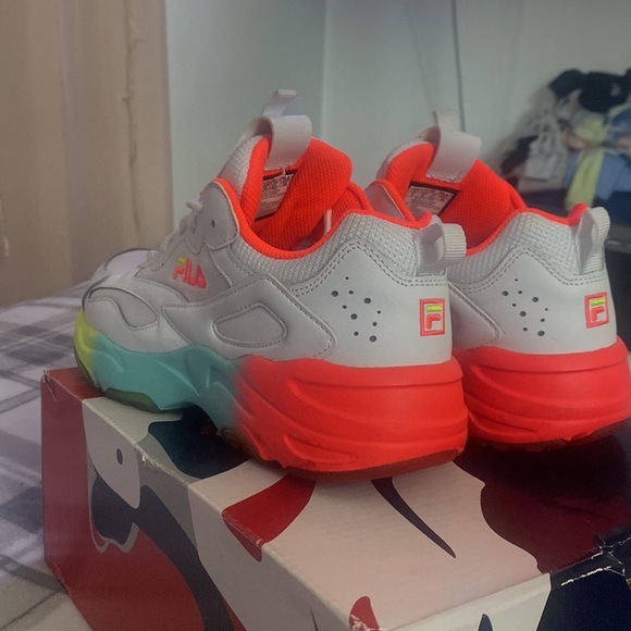 Fila Woman’s size 9 - Picture 4 of 5